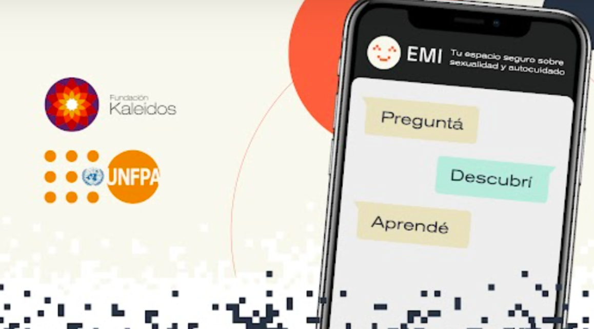 Pantalla de celular con chatbot EMI, un espacio seguro sobre sexualidad y autoconocimiento. Preguntá, Descubrí, Aprendé